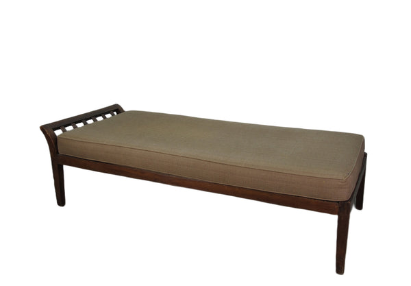 Upholstered Dutch Colonia Daybed