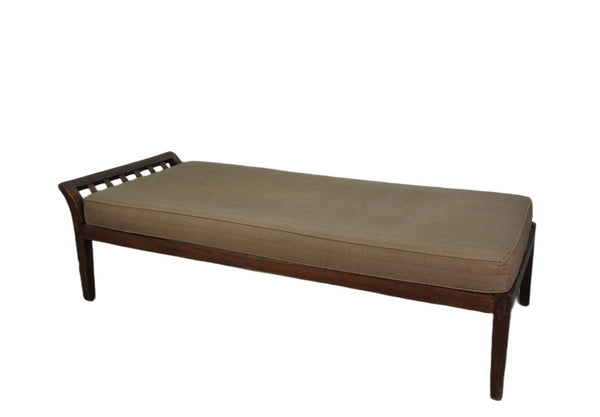 Upholstered Dutch Colonia Daybed - Dyag East